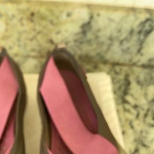 crocs size 6 like new